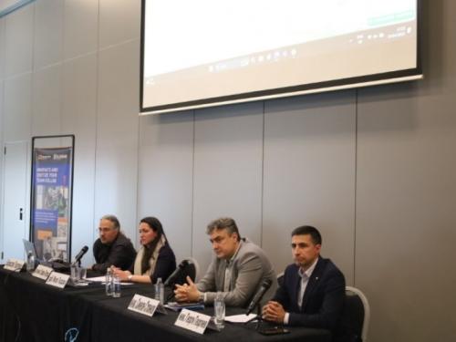 архитекти и експертите по устройствено планиране 